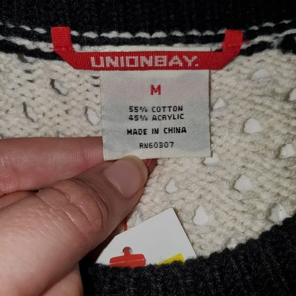 Unionbay juniors medium knit sweater. Sleeves are 3/4 length